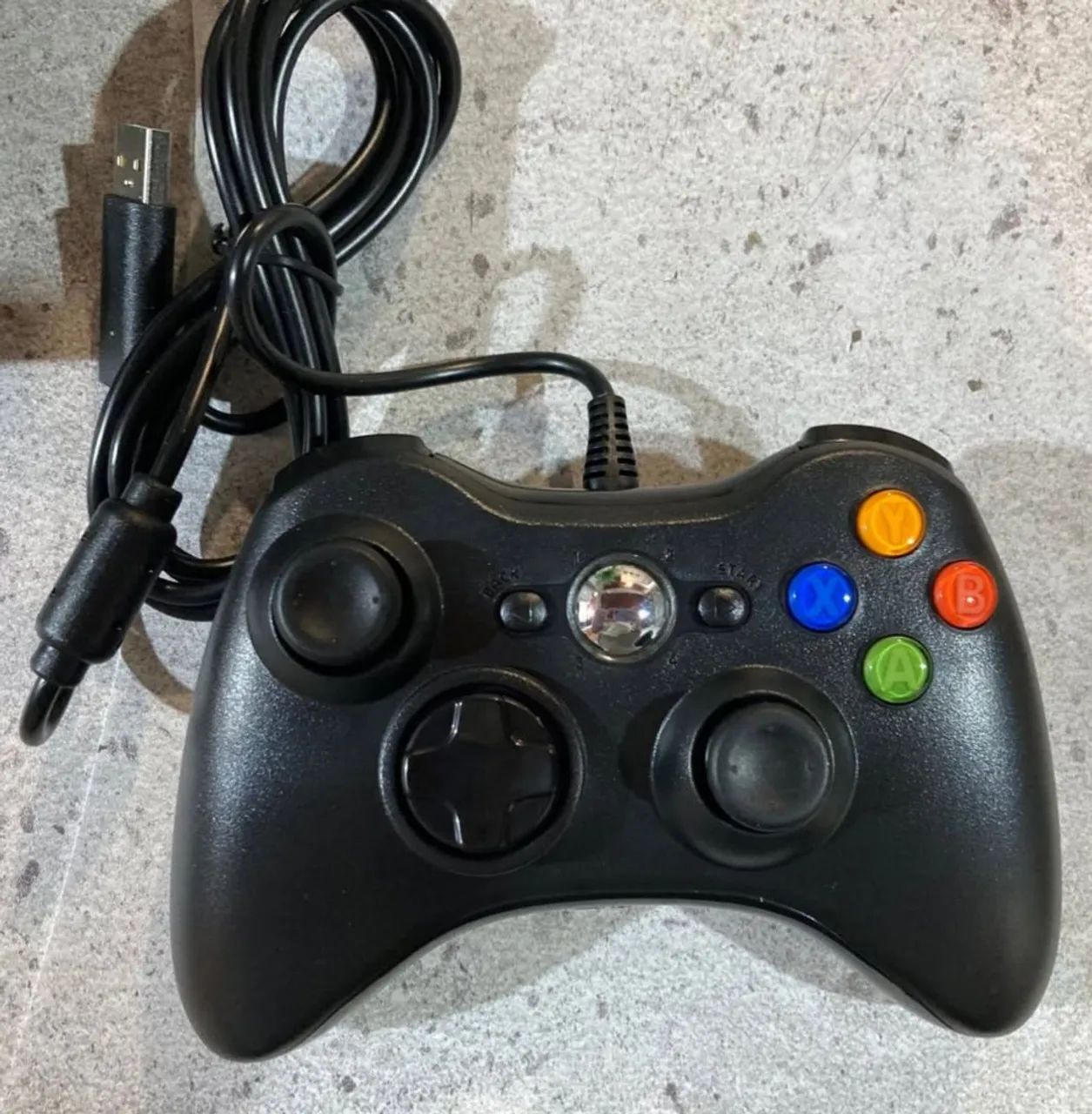 Controle com fio para Xbox 360 e PC