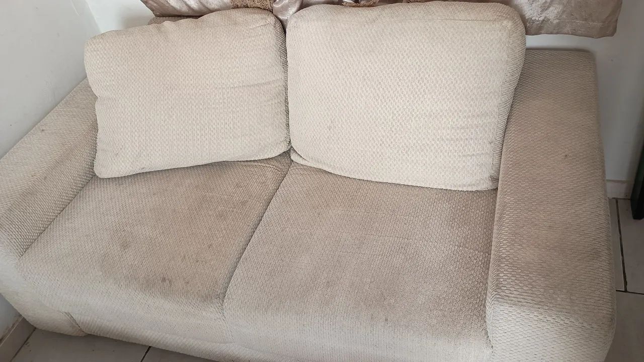 Sofá com 2 lugares com almofadas  - Foto 2