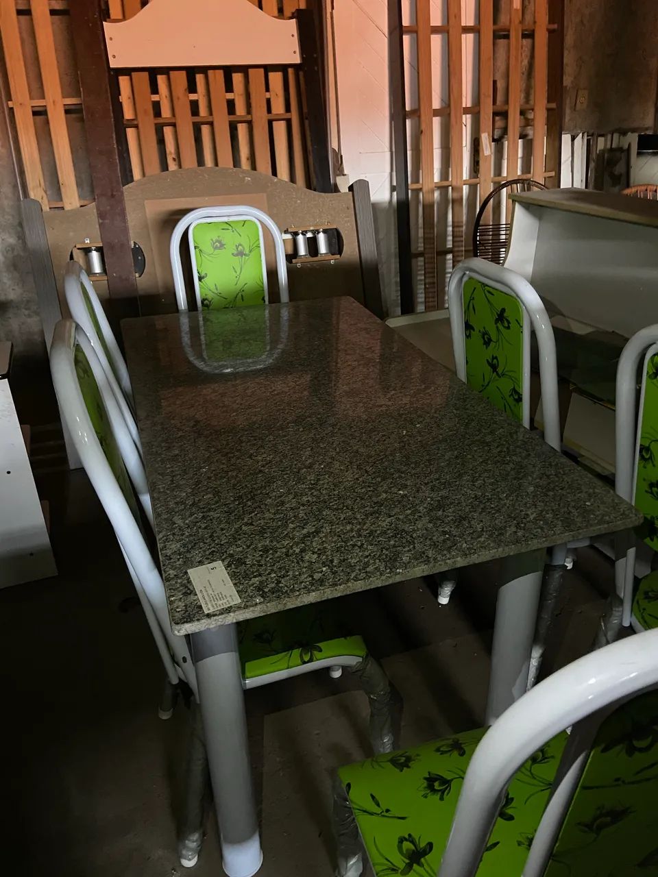 Mesa de mármore com 6 cadeiras  - Foto 3