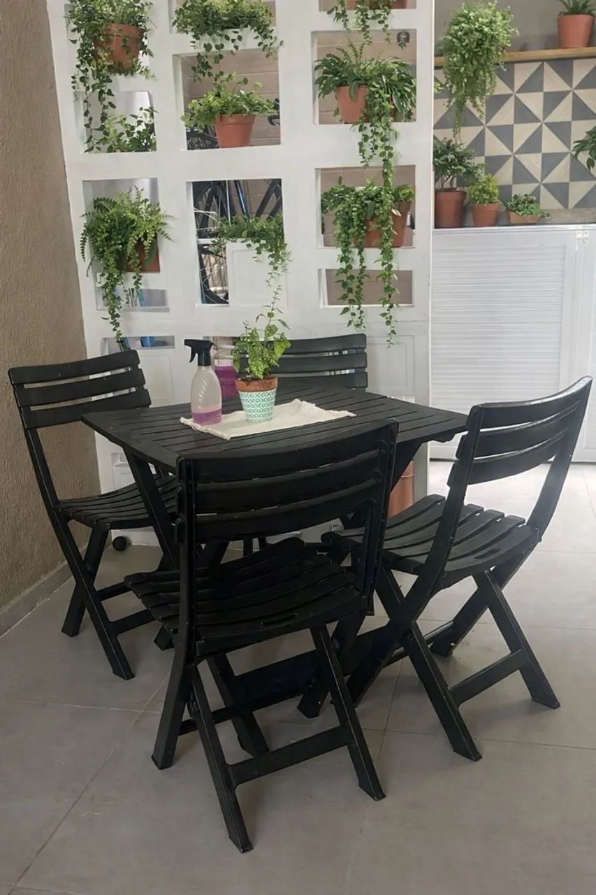 Mesa com 4 cadeiras 