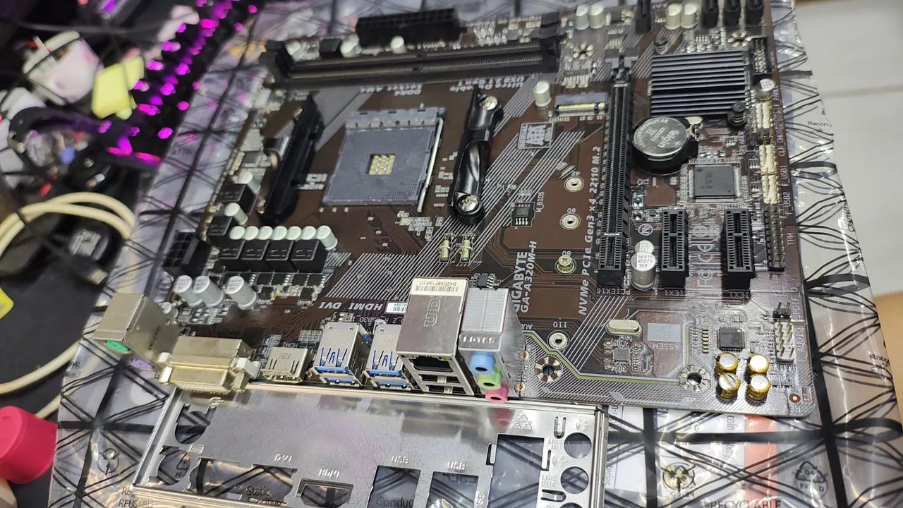Placa mãe am4 gigabyte a320 AMD Ryzen  - Foto 2