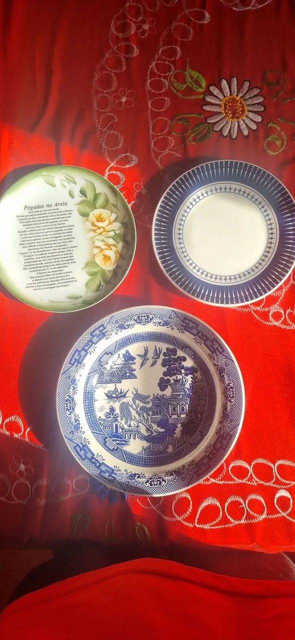 Pratos de porcelana antigos 