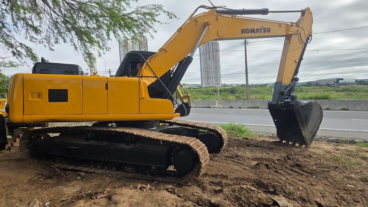 KOMATSU PC200 - Foto 2