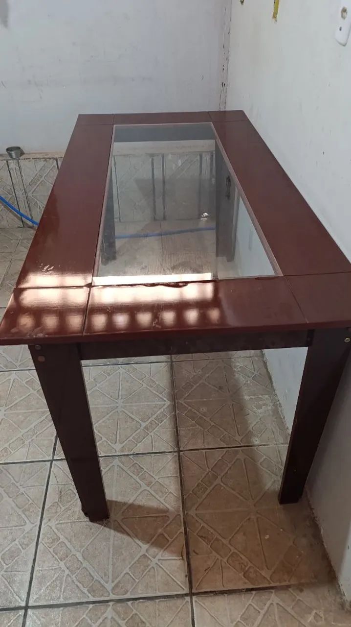 Mesa com vidro central grande 