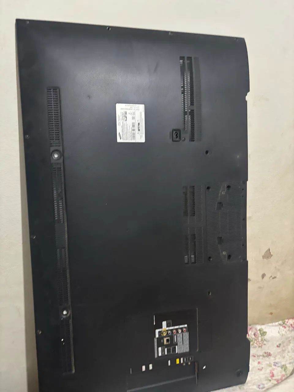 Vende tv Samsung 49? com defeito. A tela quebrada mas funcionando ainda  - Foto 2
