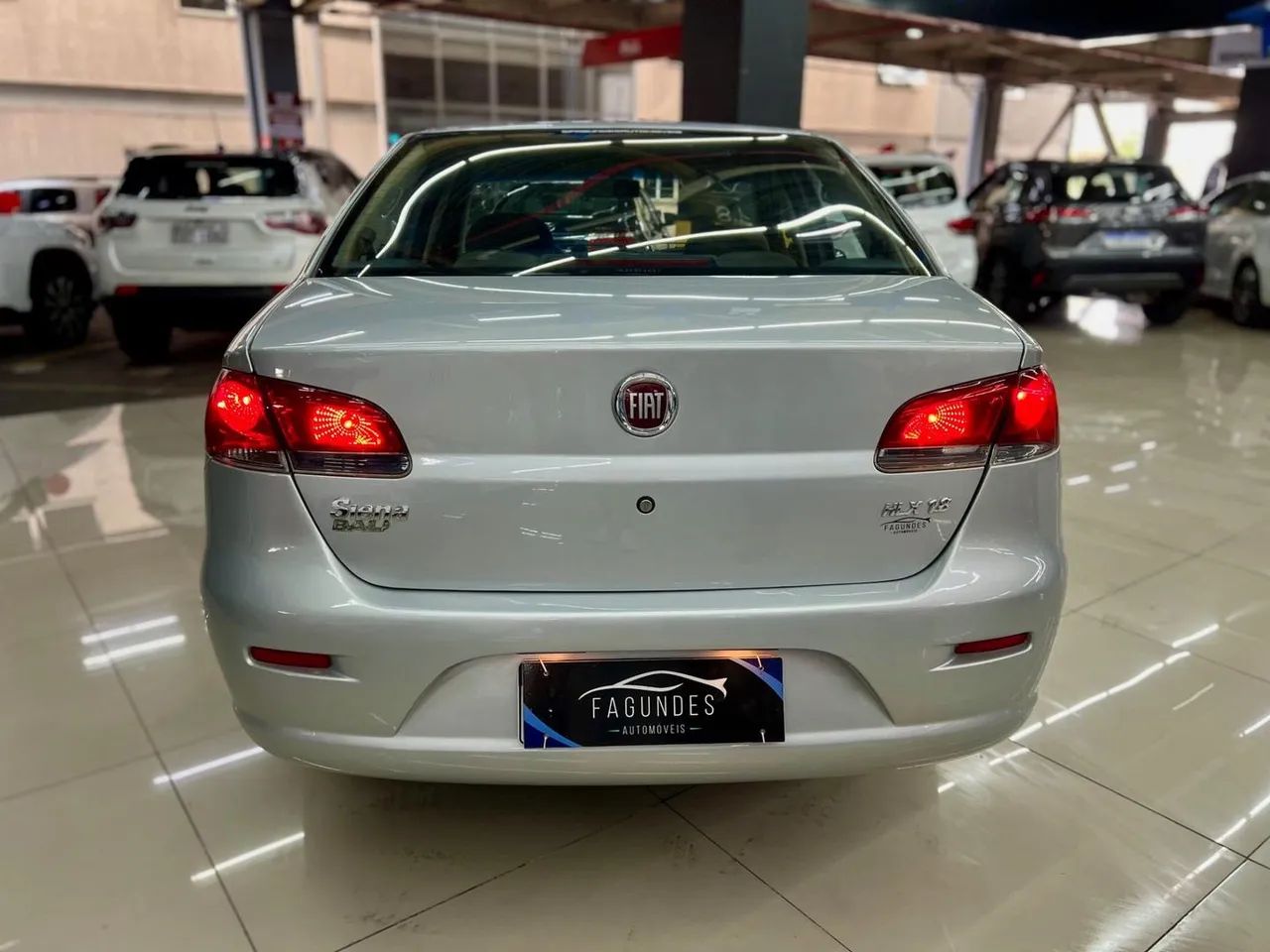 Fiat Siena HLX Dualogic 1.8 MPI Flex 8V 4P 2009 - Foto 4