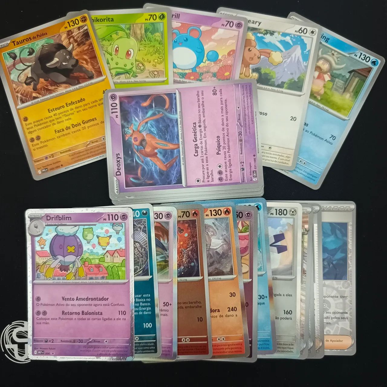 Lote com 30 cartas Pokémon TCG com 8 brilhantes LT10