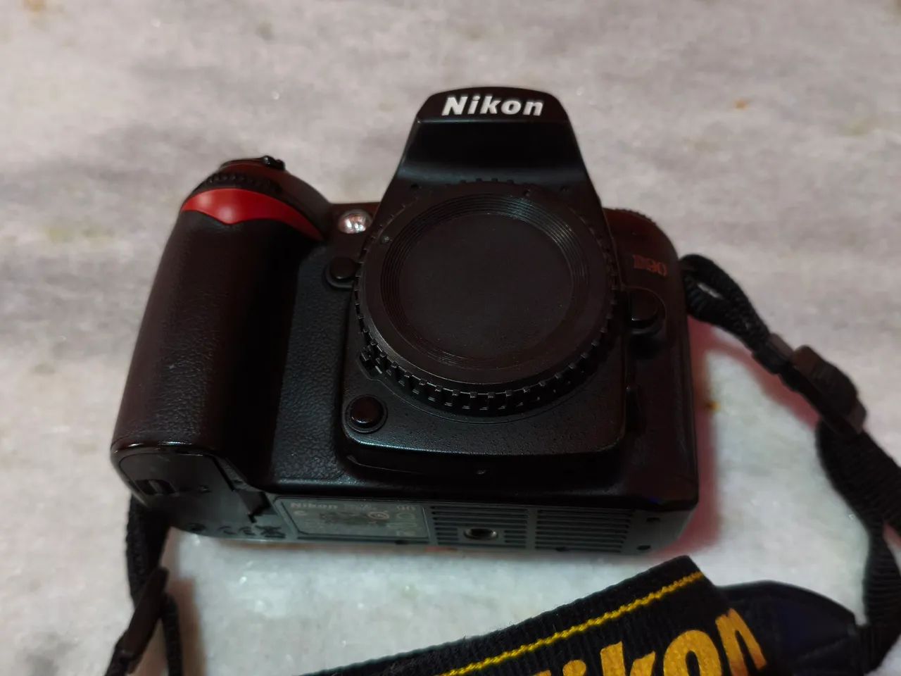 Camera Nikon D90 - com espelho travado.