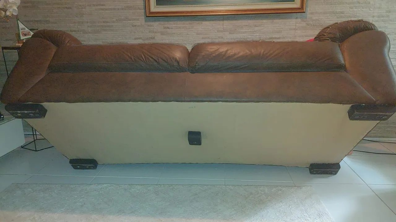 Lindo Sofá em Corino Marrom - Foto 4