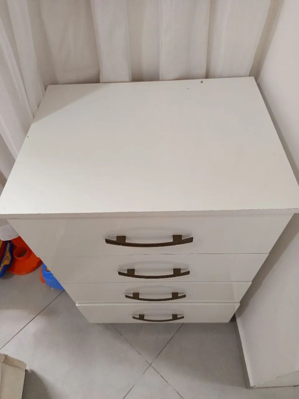 Conjunto de Guarda roupa infantil, cadeira de alimentação e cômoda  - Foto 3