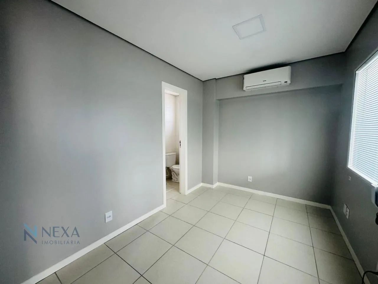Sala Comercial à Venda no Centro de Florianópolis - 56m²