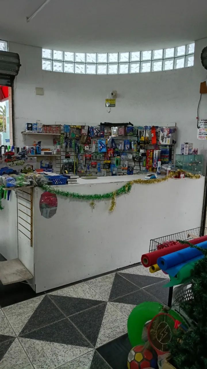 Vendo Gôndolas e painéis para loja esses que estão nesta loja, estou passando o ponto  - Foto 4