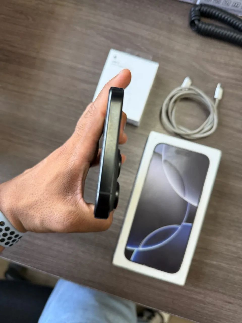 iPhone 16 pro max 256 - Black Titânio  - Foto 3