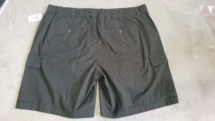 Bermuda masculina regular com bolsos cargo - Verde Escuro. XG  - Foto 2