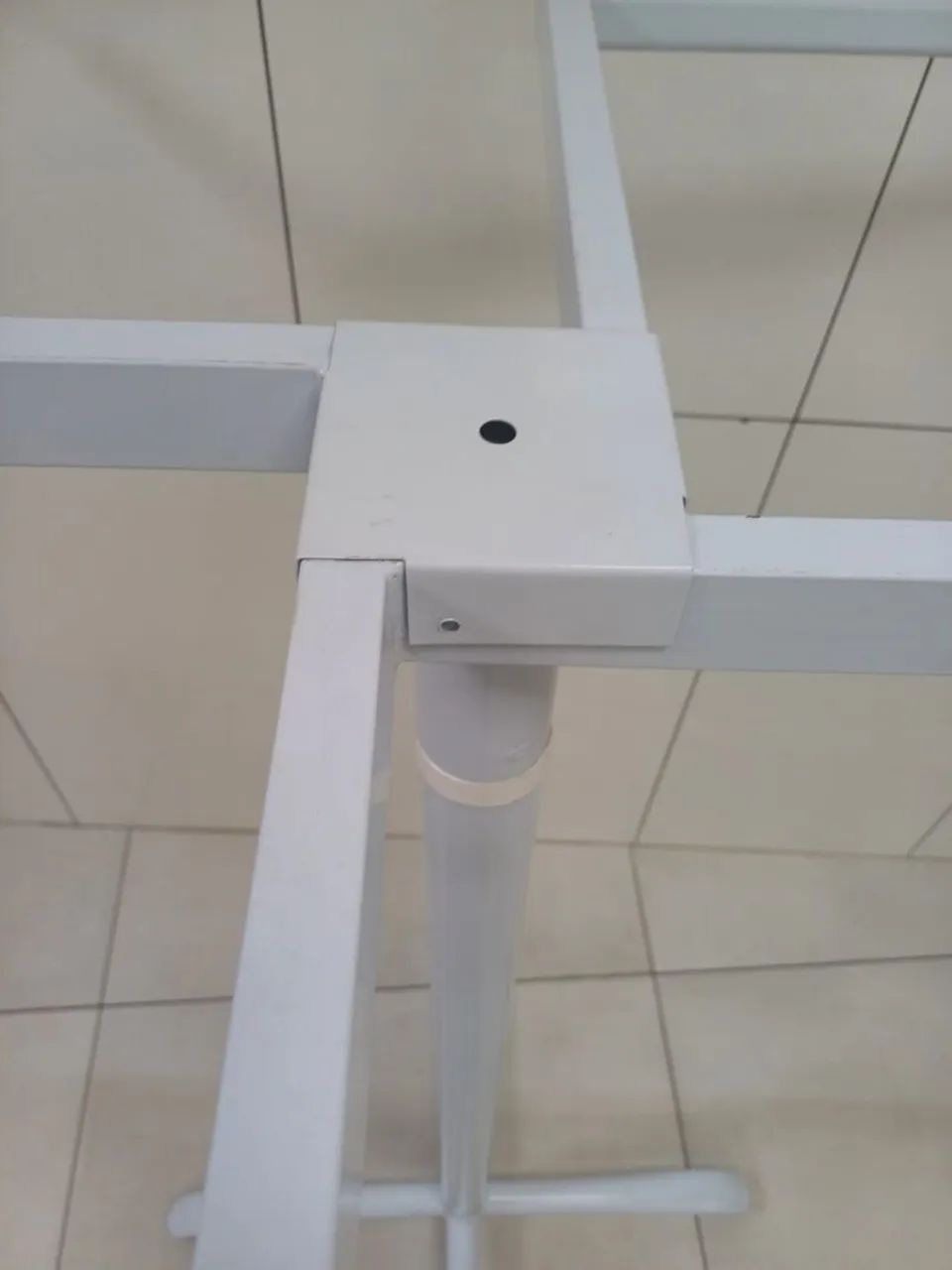 ARARA DE CHÃO  4 BRAÇOS GIRATÓRIA SEMI-NOVA - Foto 3
