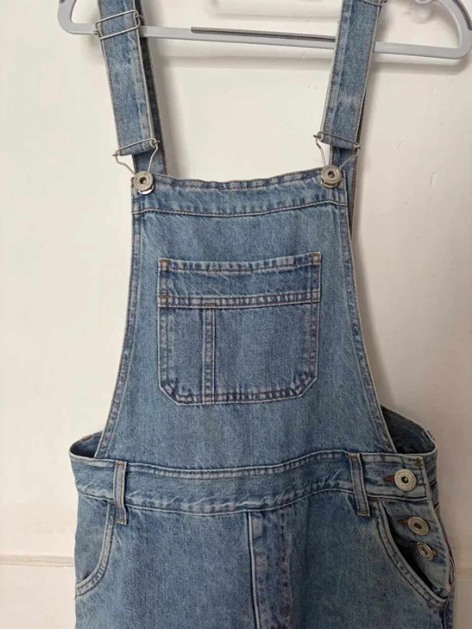 Macacão jeans veste 36/38 - Foto 4