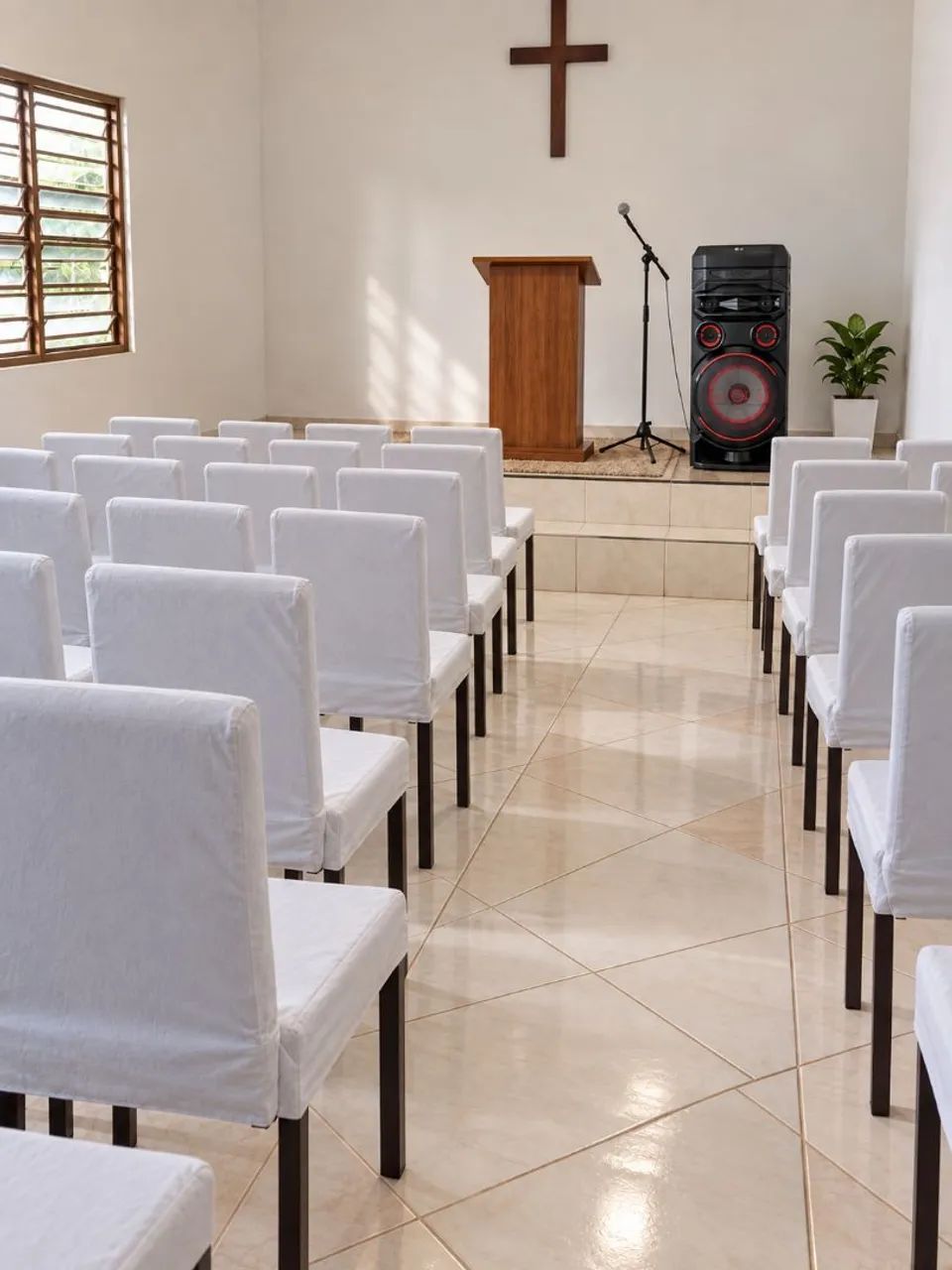 Cadeiras e som para igreja 