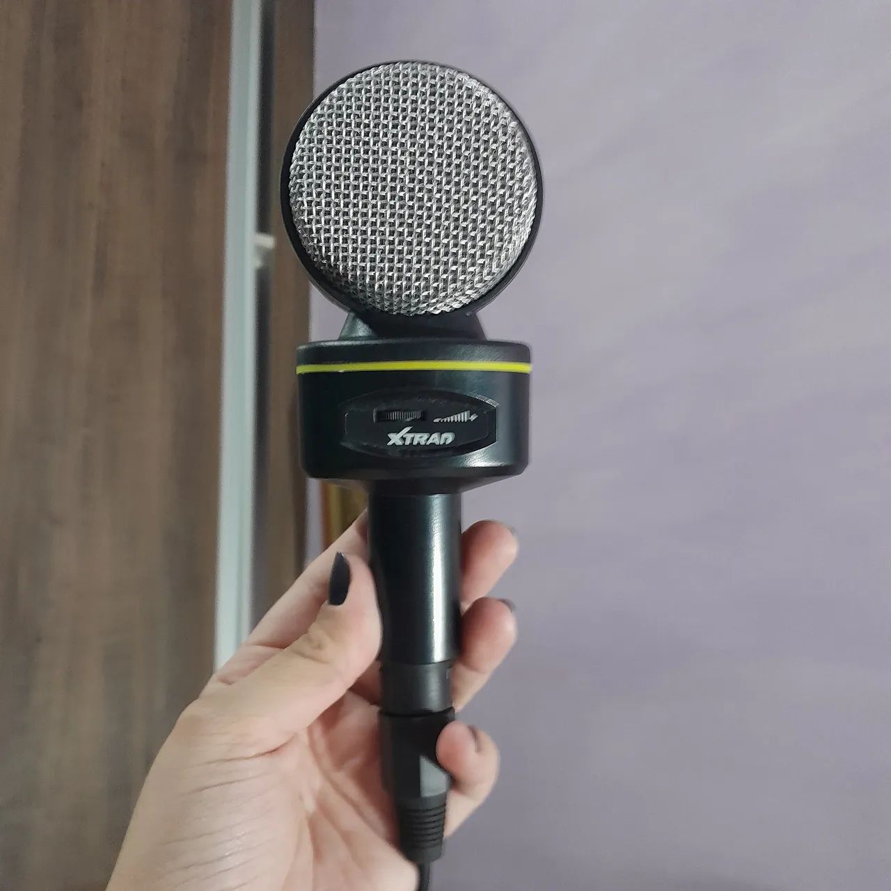 Microfone Xtrad P2 com adaptador e tripé - Foto 3