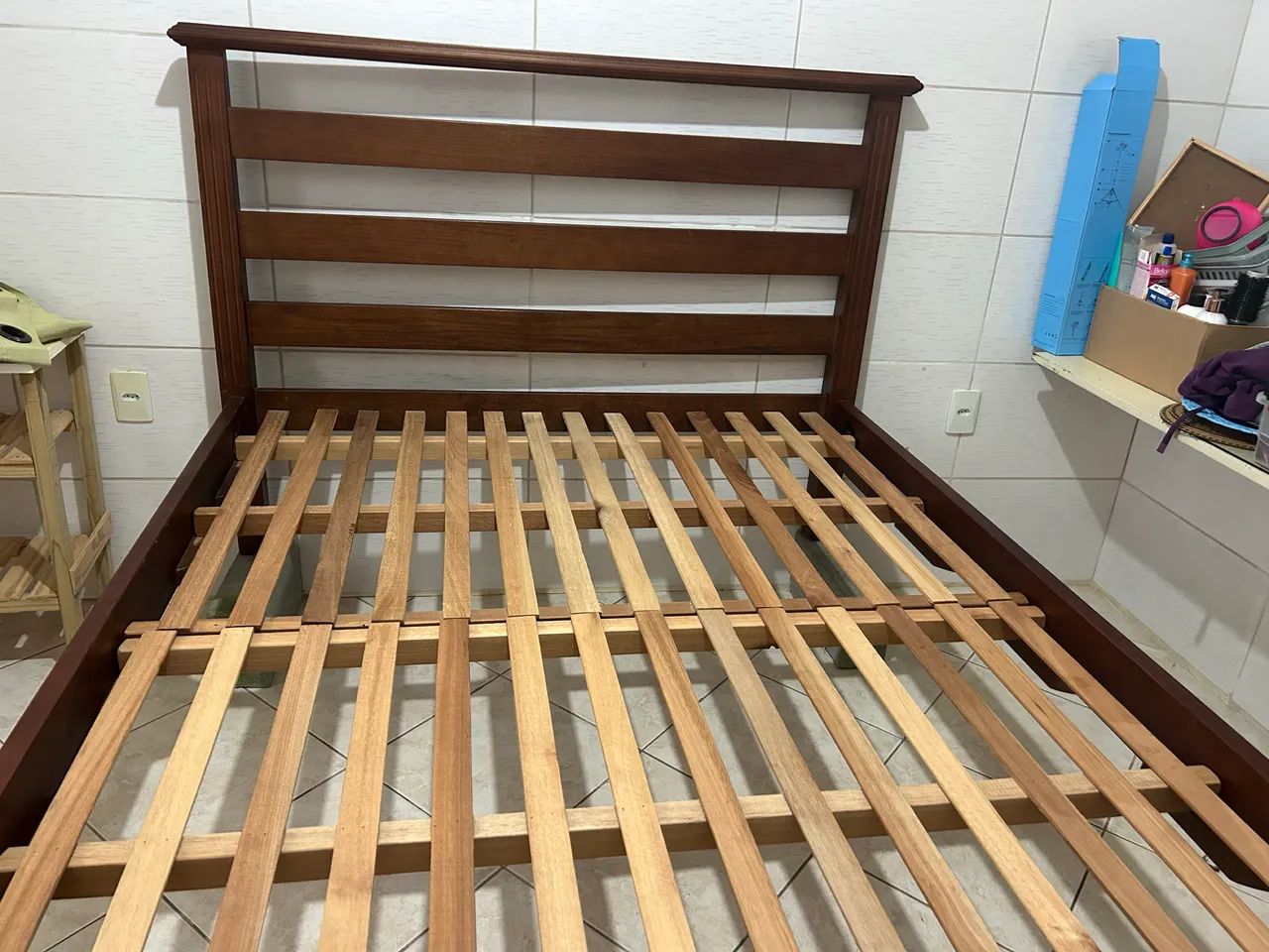 Cama de madeira maciça de casal  - Foto 2
