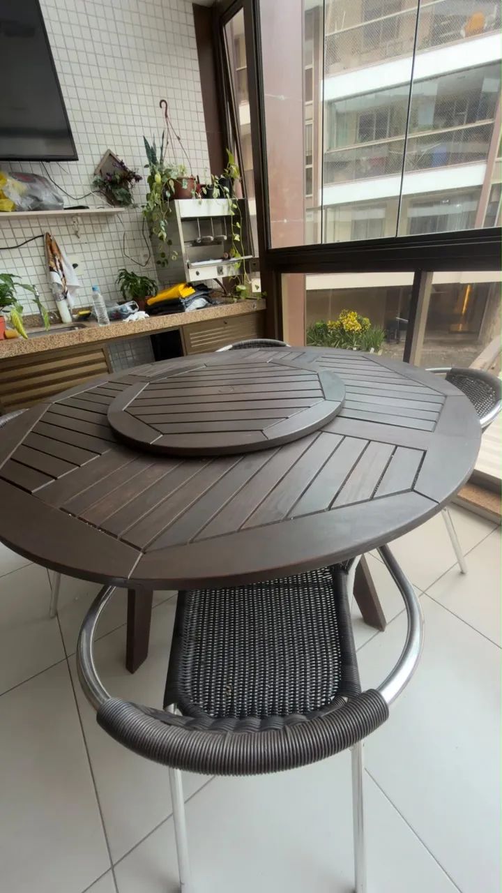 Mesa de Varanda com 4 cadeiras 