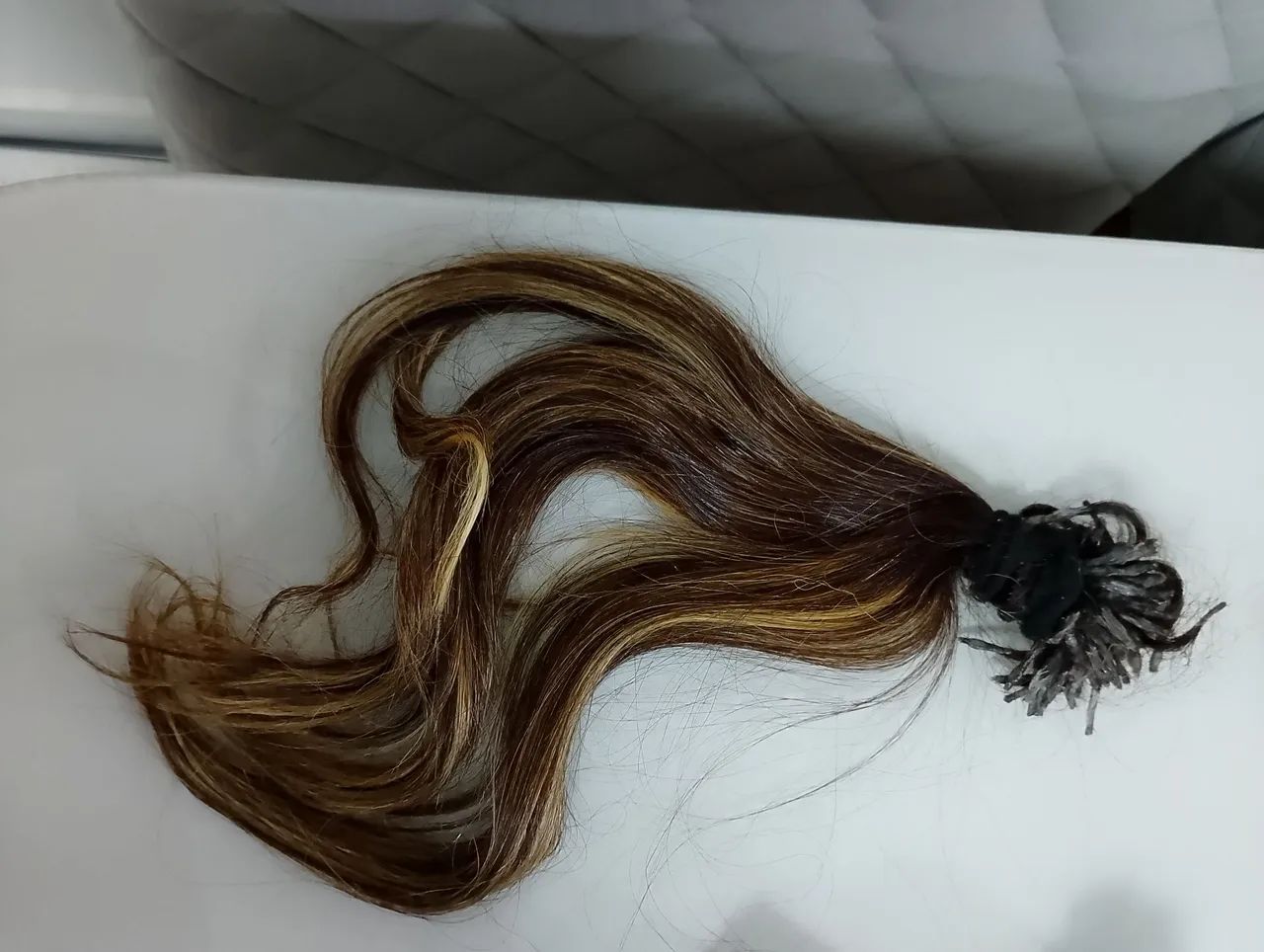Cabelo Humano pequeno.