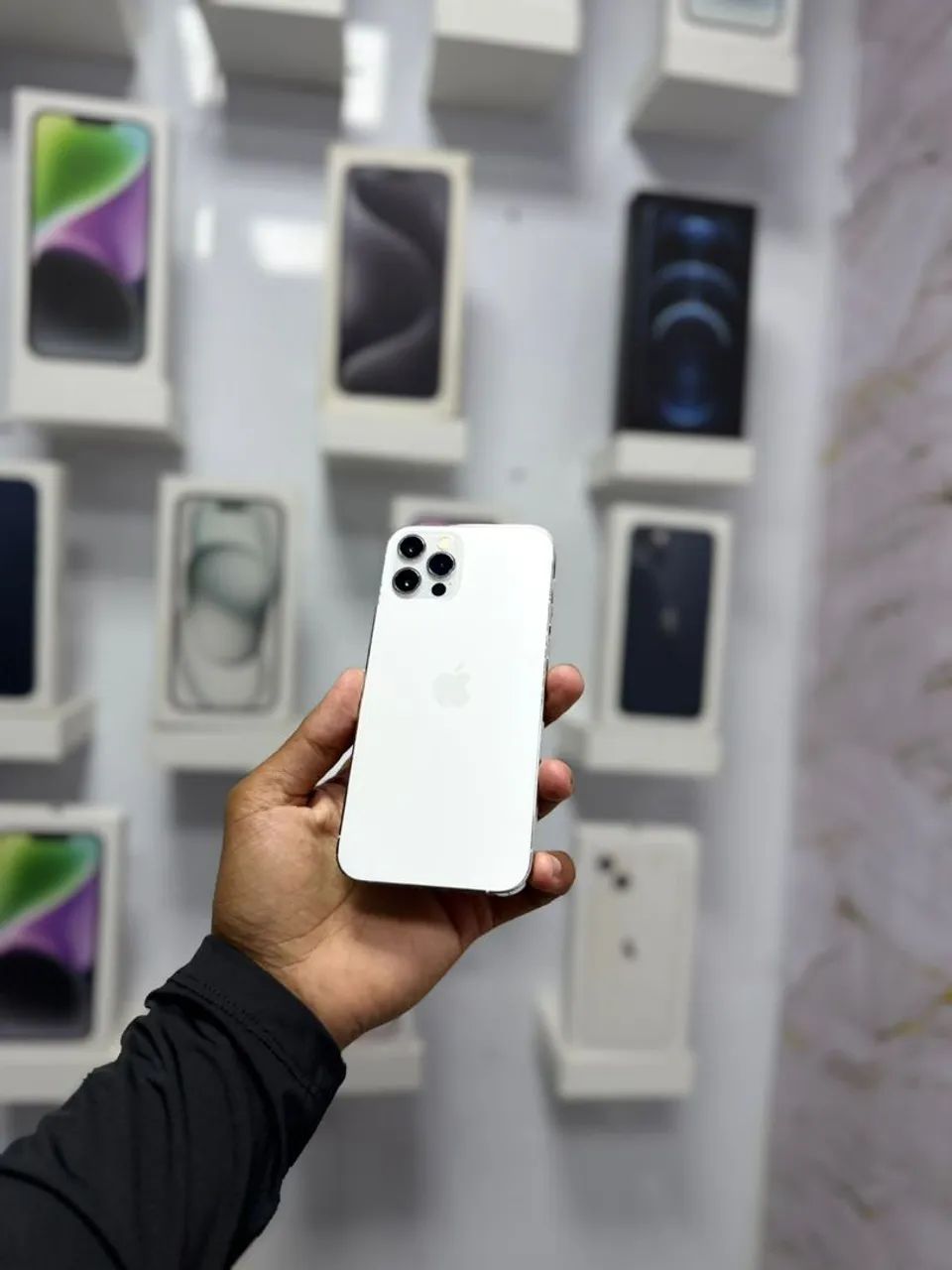 IPHONE 12 PRO 128GB<br>R$ 2.099,00