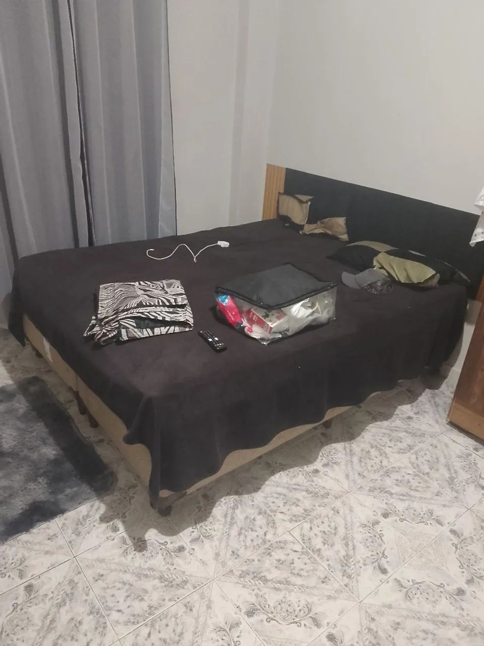 Máquina geladeira e cama queen