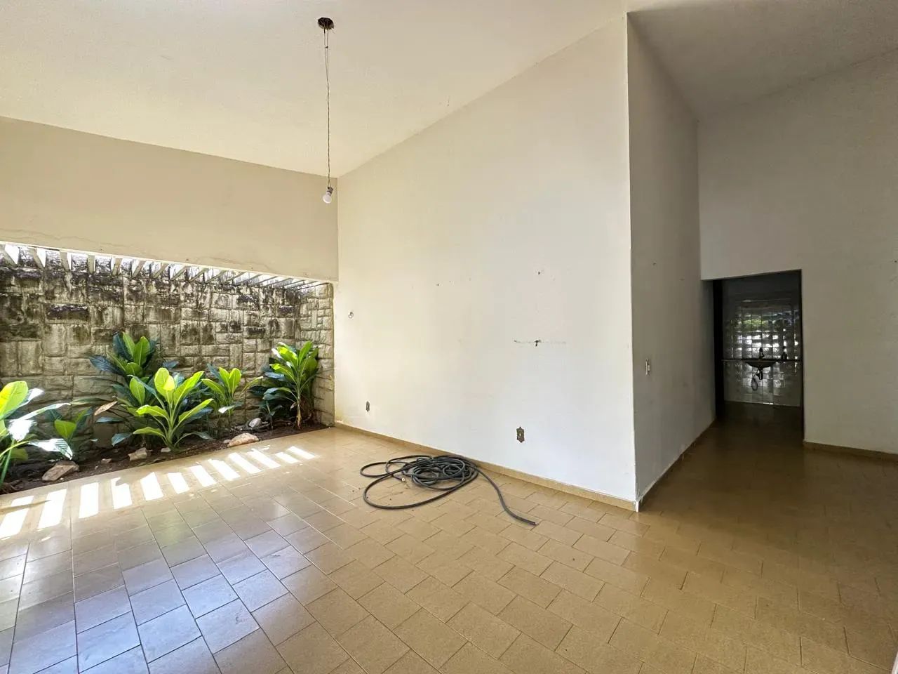 CASA COM 4 QUARTOS JARDIM LUNA/BRISAMAR - Foto 4