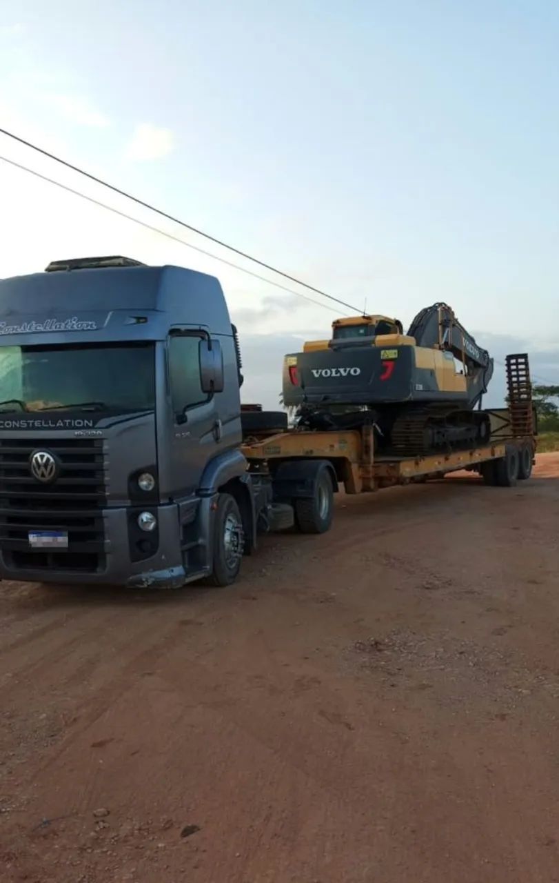 Locação de carreta prancha para transporte de máquinas pesadas 