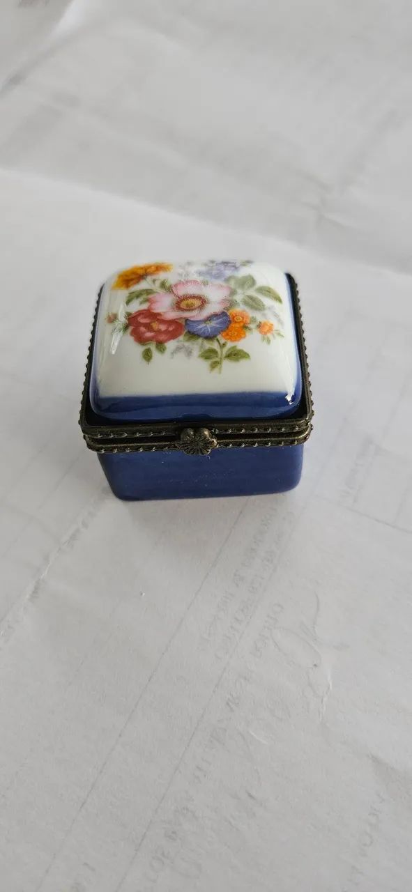 Miniatura em porcelana