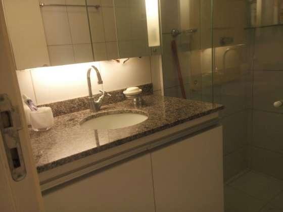 Vendo excelente apartamento todo reformado e mobiliado com garagem coberta 2/4 no planalto - Foto 10