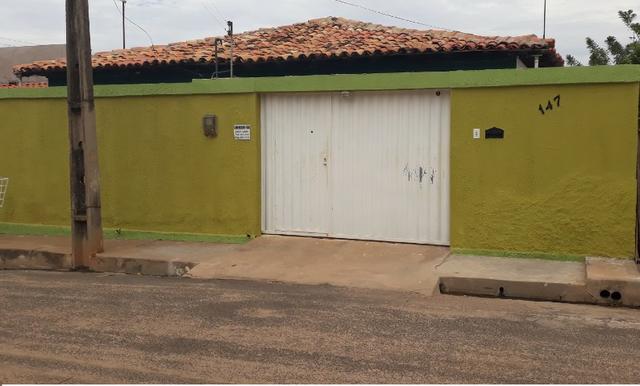 Casa ampla a venda com ótima localização, no centro de Demerval Lobão (Prox. ao hospital)