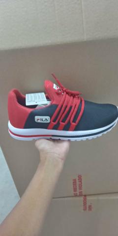 tenis fila con flores