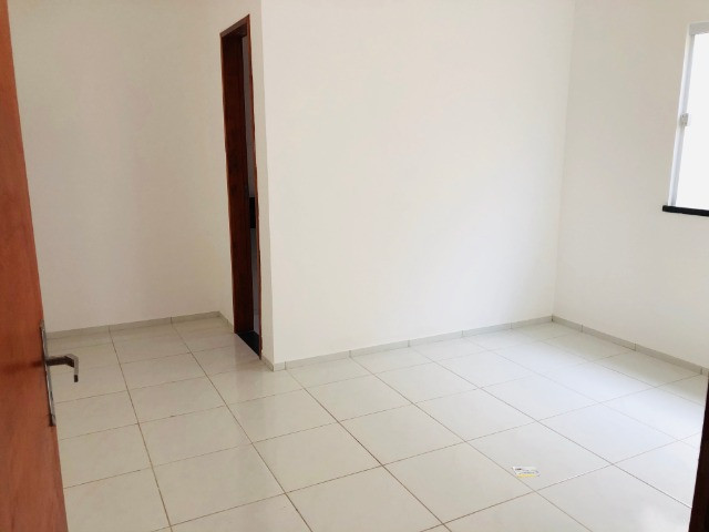 WS casa nova com 3 quartos,2 banheiros,coz.americana,quintal com otima localização - Foto 9
