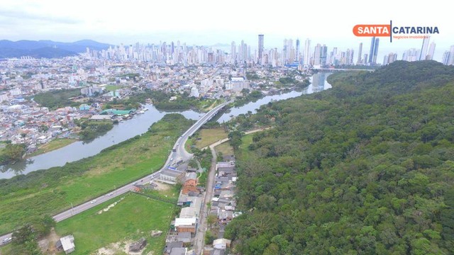 Amplo terreno no barranco (divisa Balneário Camboriú/SC) - Foto 2