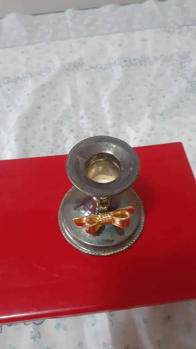 Castiçal  com laço  dourado metal - Foto 3