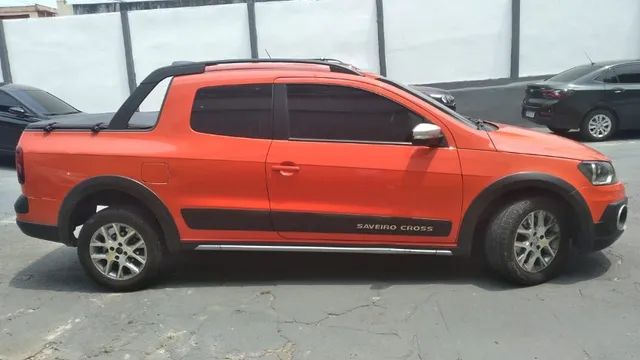 Ela bota a Strada pra mamar: Volkswagen Saveiro CE Cross 2015