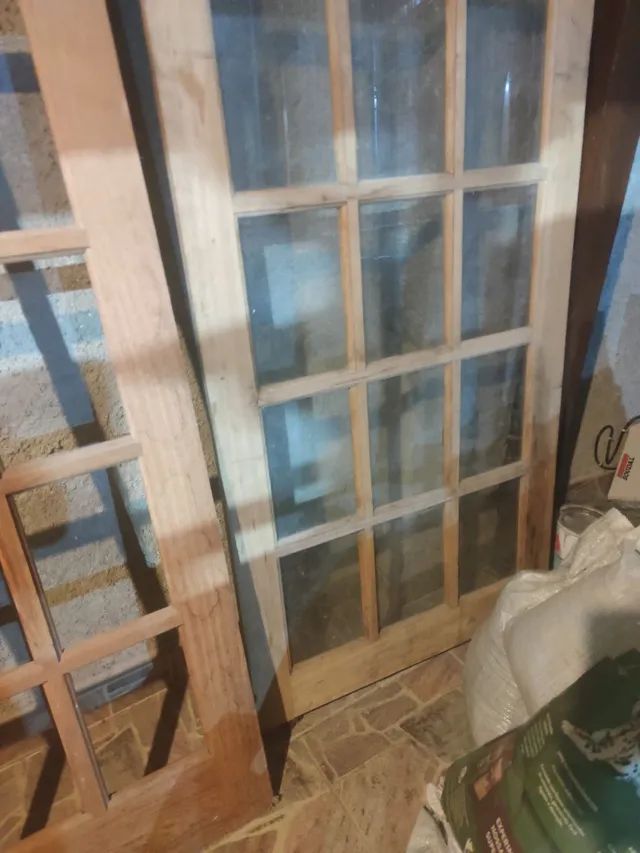 Porta madeira maciça vidrinho - 1 angelim e outra tauari - Foto 3