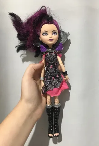 Ever after high raven queen disponível pra compra, está perfeita