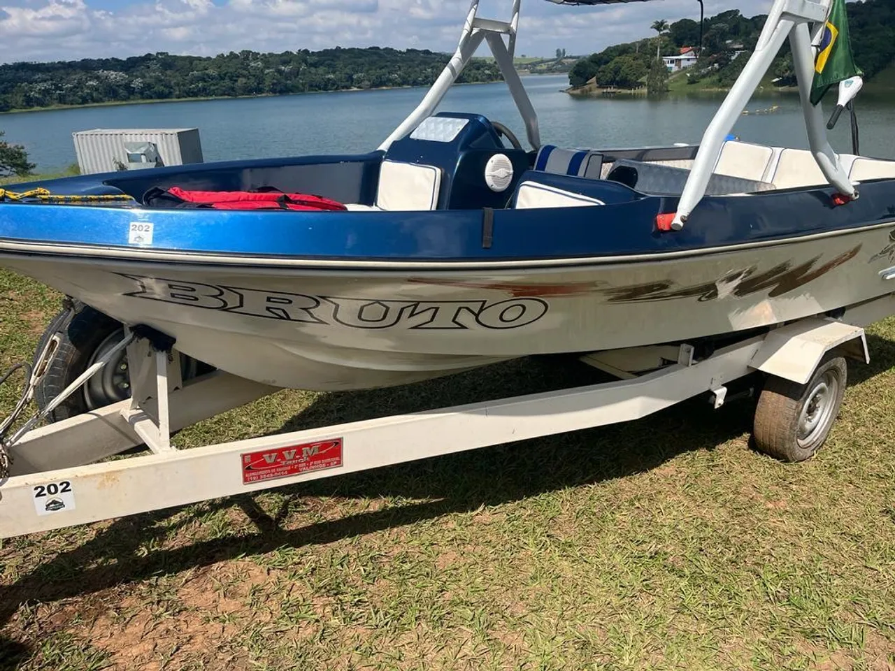 Barco lancha água doce