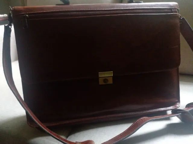 Executive leather folder.462823109878753280
