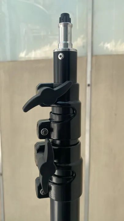 Tripé iluminação até 3 mts .