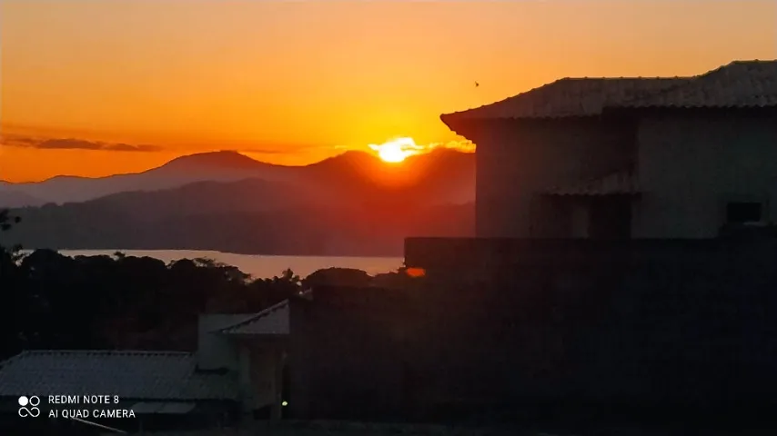 Casa de 2 quartos (sendo uma suíte) em lindo condomínio em Porto da Roça (Saquarema)..