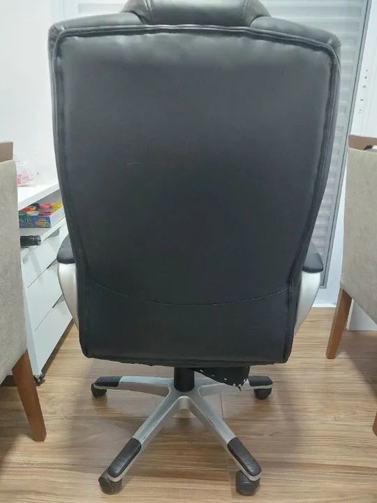 Cadeira Modelo Presidente - Foto 2