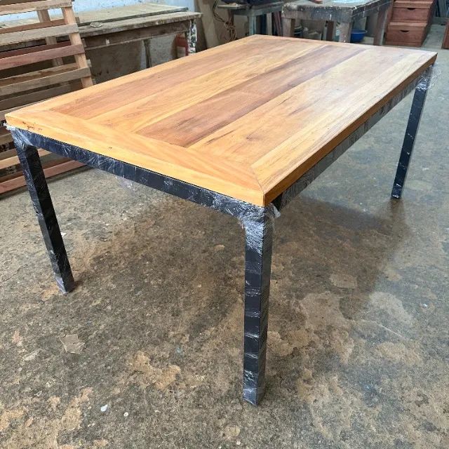 Mesa De Peroba Rosa Com Pé De Ferro Pintura Eletrostática  - Foto 3