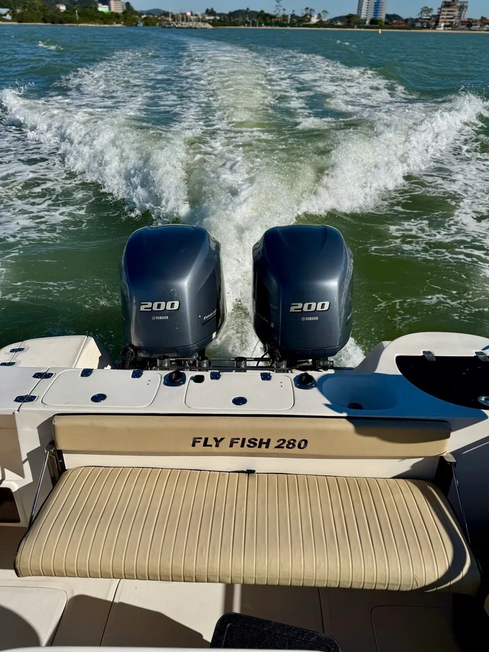 Lancha Fly Fish 28 Yamaha 200hp 2016 - completa, revisada e pronta pra navegar - Foto 3