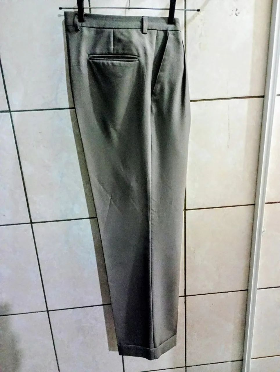 CALÇA E TERNO DE COR CINZA SEMI NOVO