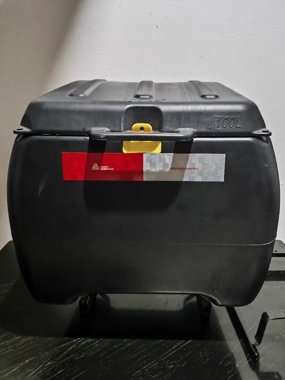 Baú para moto 100L e Suporte Protork para Criosser 150