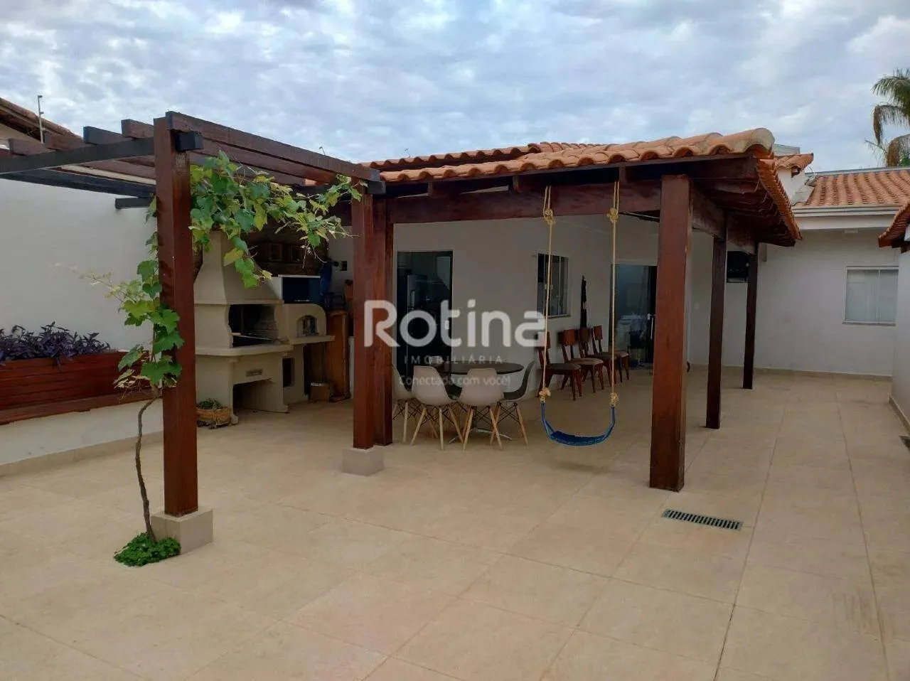 Casa para alugar, 3 quartos, Jardim Karaíba - Uberlândia/MG - Rotina Imobiliária