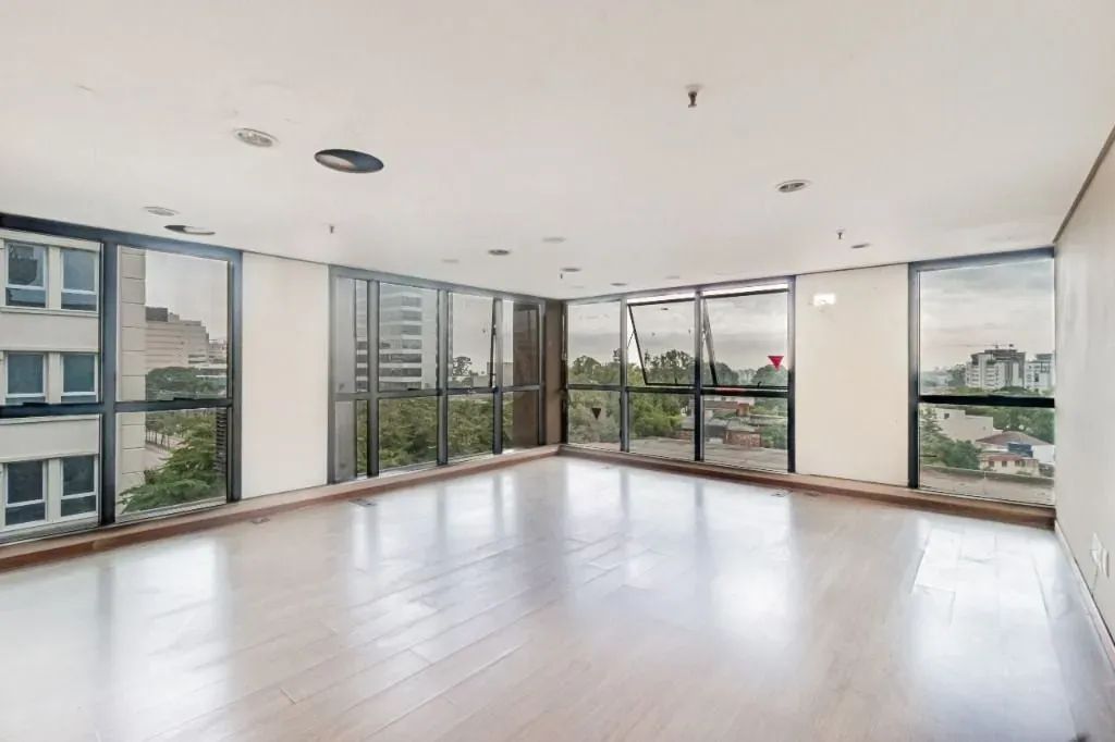 Linda sala comercial no bairro Bela Vista em Porto Alegre. Imóvel com 37 m² de área privat